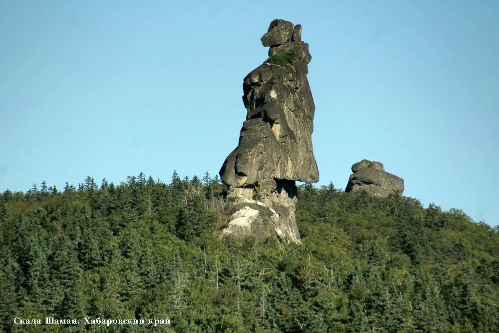 Шаман гора хабаровский край. Амурские столбы хабаровского края. Шаман камень хабаровский край. Дуссе алинь. Горы дуссе алинь.