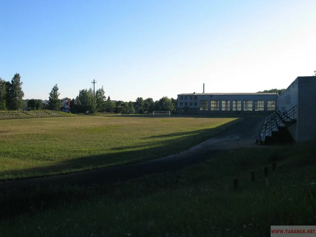 Тужа яранск. Спортшкола яранск. стадион спортивной школы яранска. яранск школа по футболу. спортивный стадион яранск первое мая.