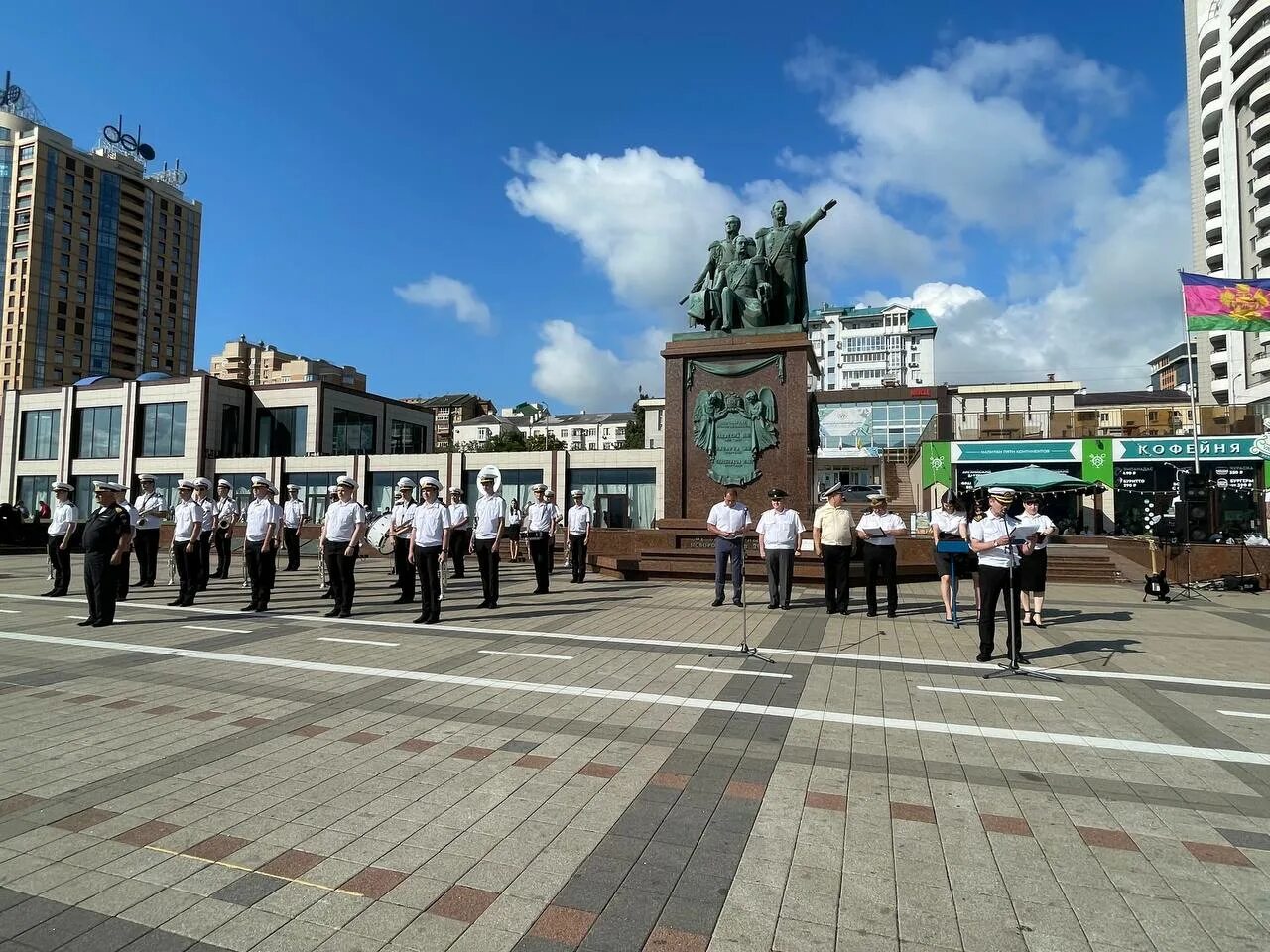 Новороссийск революции 30. Форумная площадь Новороссийск. Новороссийск 2023. Новороссийск штаб ВМФ. Площадь Кубани.