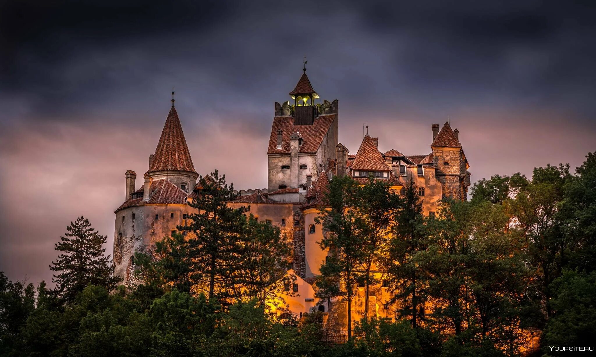 Историческая родина графа дракулы. Замок Дракулы в Трансильвании. Замок Дракулы в Румынии. Замок Бран в Румынии Дракулы.