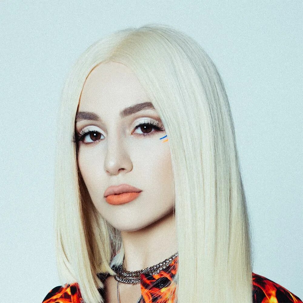 Ava max. Ava max. Ava max album. Эйва макс 2022. Ава макс кар.