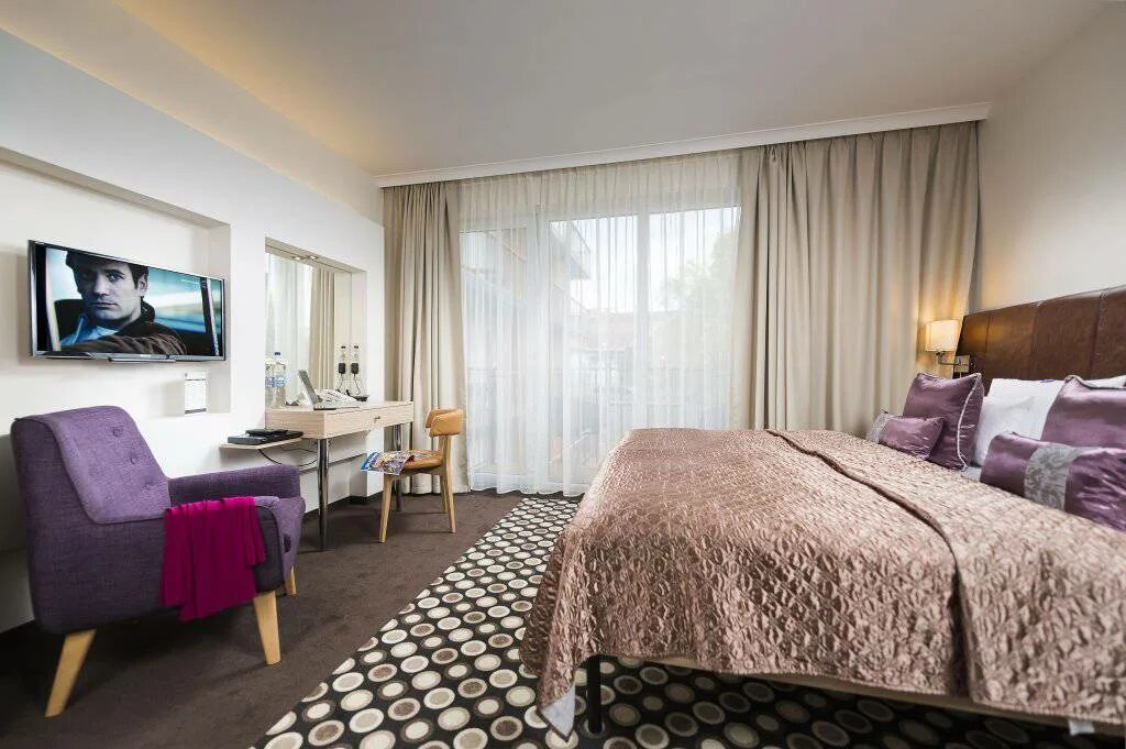 Отель 18 +. Берджая бо валлон. Гостиница бо. Гостиница бо. Palazzo 4*.