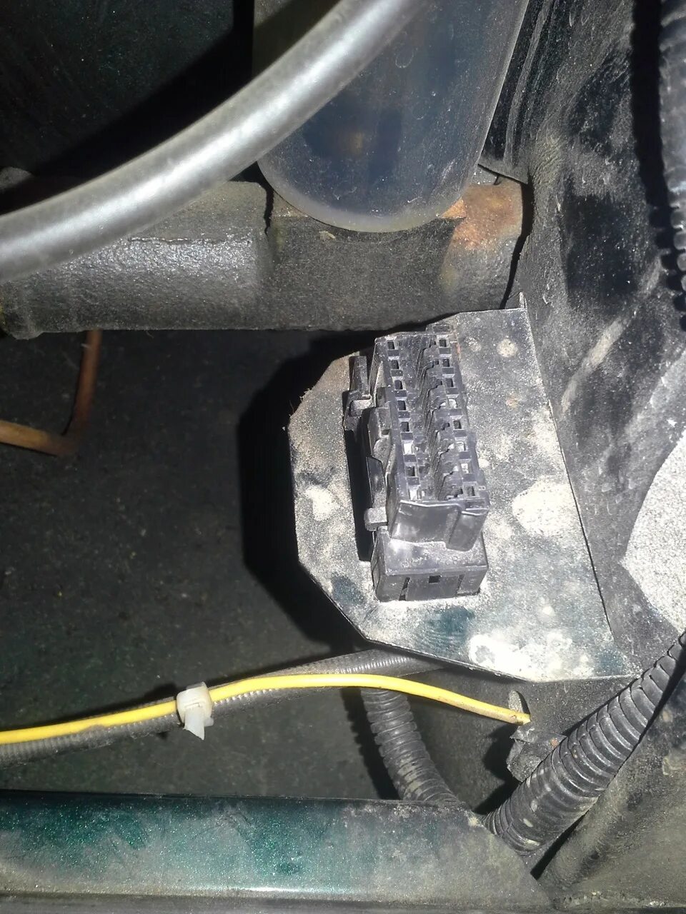 Обд уаз. Разъем обд 2 газель бизнес. Obd2 разъем на патриоте. Обд разъем уаз патриот. Обд уаз.