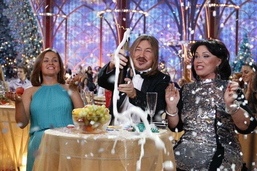 Голубой огонёк 2012 зеленский. Новогодний голубой огонек 2023 на шаболовке. Наталья медведева огонек 2022. Голубой огонек выступления. Николай басков голубой огонек 2022.