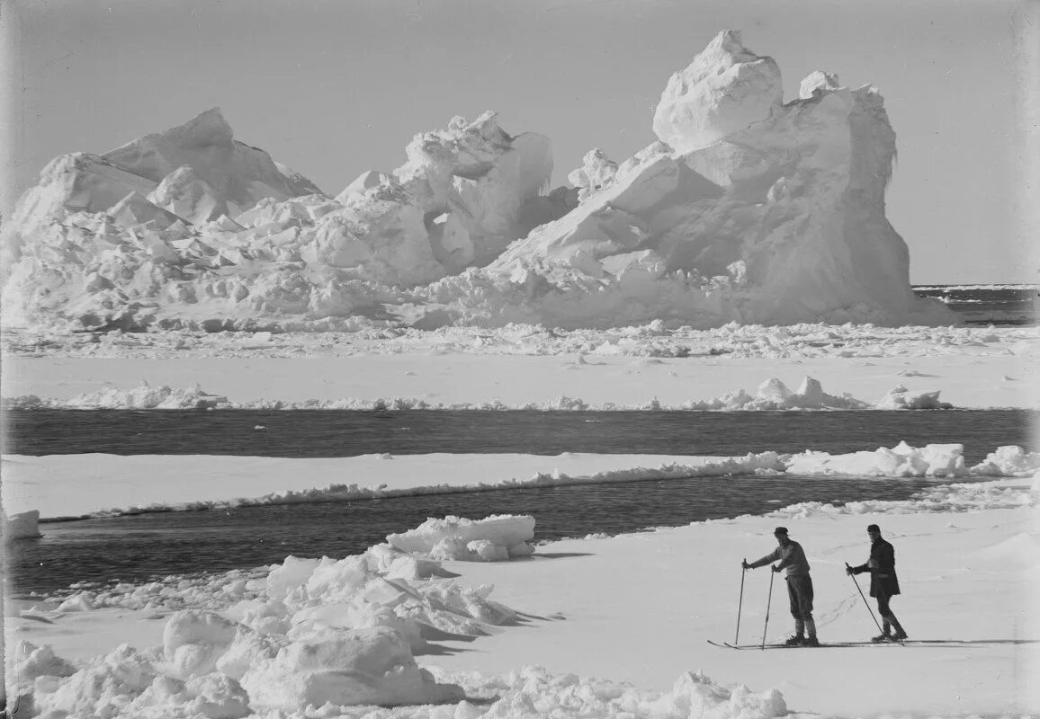 Экспедиция Амундсена к Южному полюсу на Фраме. Экспедиция Скотта в Антарктиду. В середине 20 века антарктида для многих
