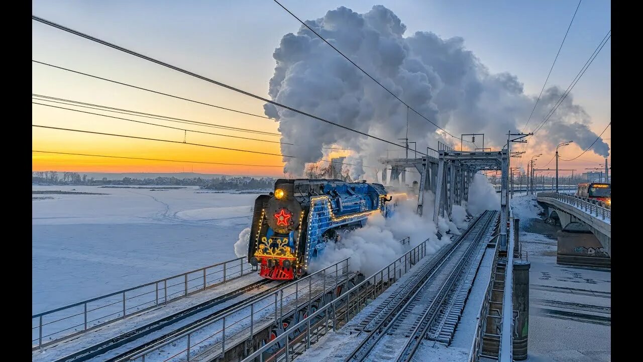 Новогодний поезд. Новый тепловоз. Поезд Деда Мороза. Поезд тепловоз. Паровоз прибывает