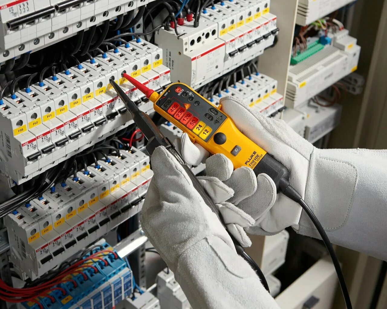 электрик фото. электрика. электромонтажные работы екатеринбург. монтаж электрики. электромонтажные работы екатеринбург.