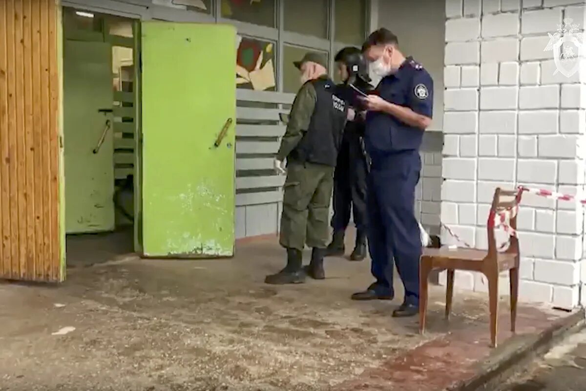Один из террористов скончался в сизо. Стрельба в ижевске 88 школа 26.09.2025. ижевск стрельба в школе 2025. ижевск школа 88 стрельба. школы в сизо.