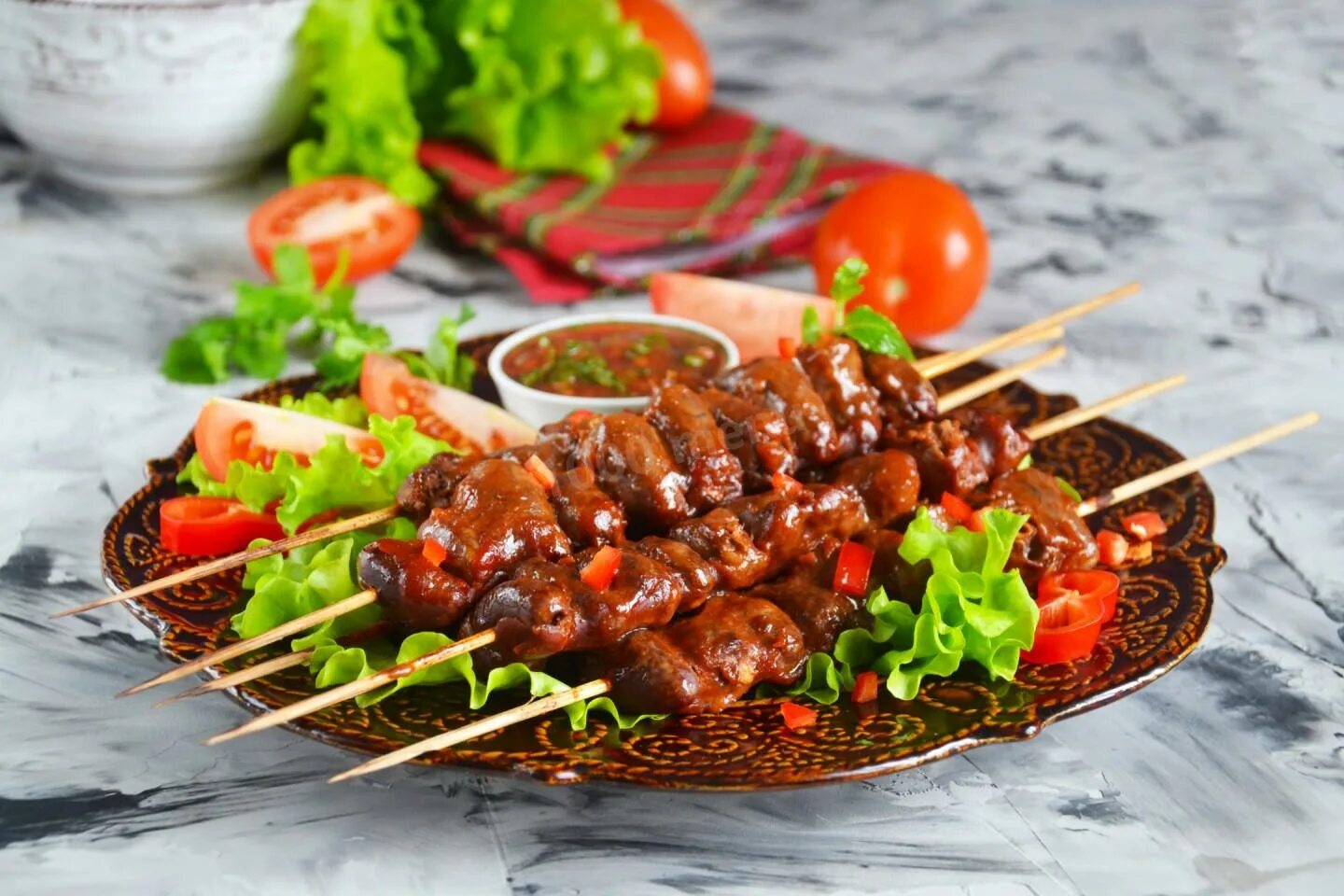 Куриные сердечки соевый соус шашлык. Куриные сердечки шашлык. шашлык из куриных сердечек. шашлык на шпажках в духовке. шашлычки из куриных сердечек.