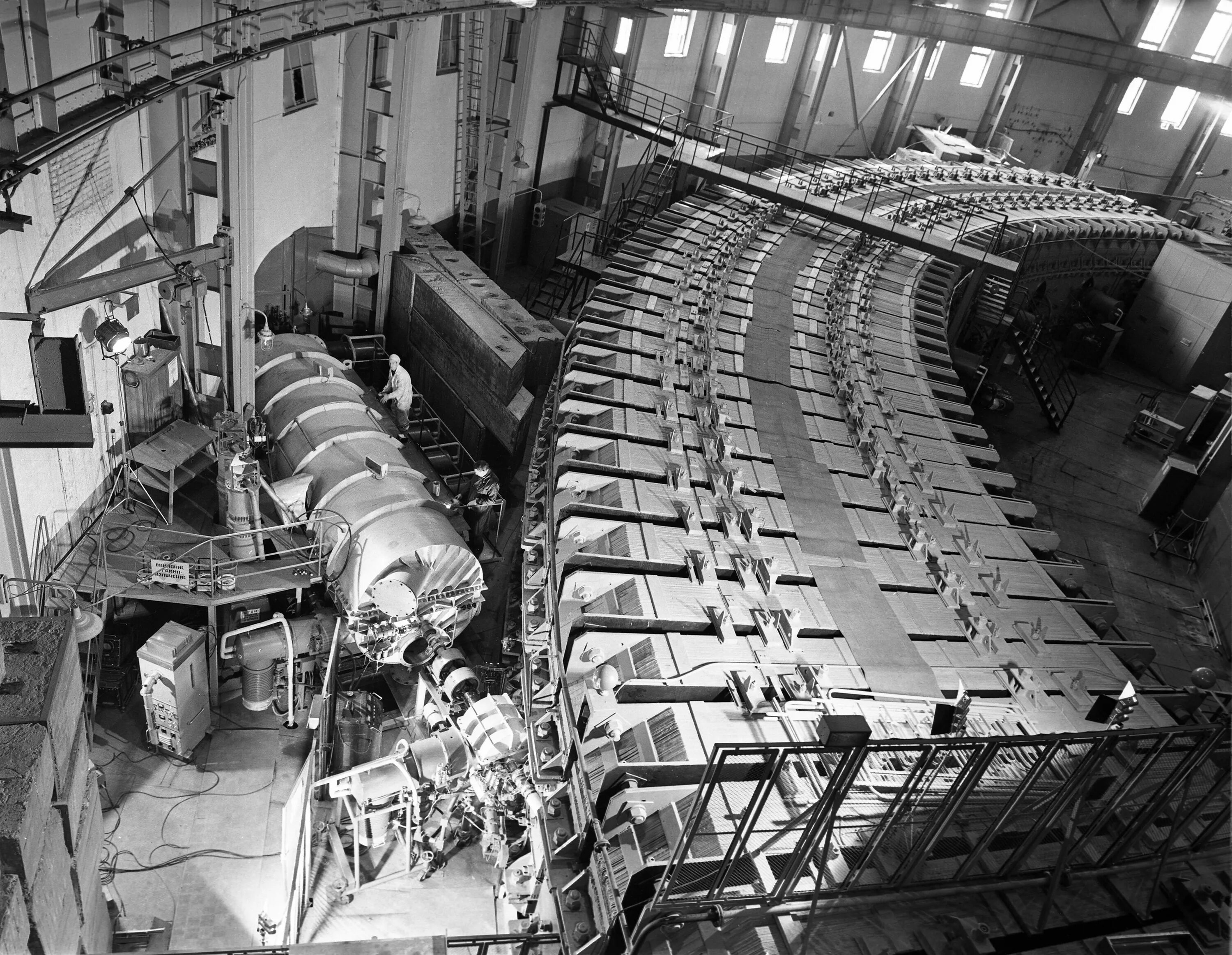 1943 г был учрежден институт атомной энергии. Оияи 1956. институт ядерных исследований ссср. тизенгаузен владимир институт ядерных исследований. институт ядерной физики в дубне подмосковье 1950.