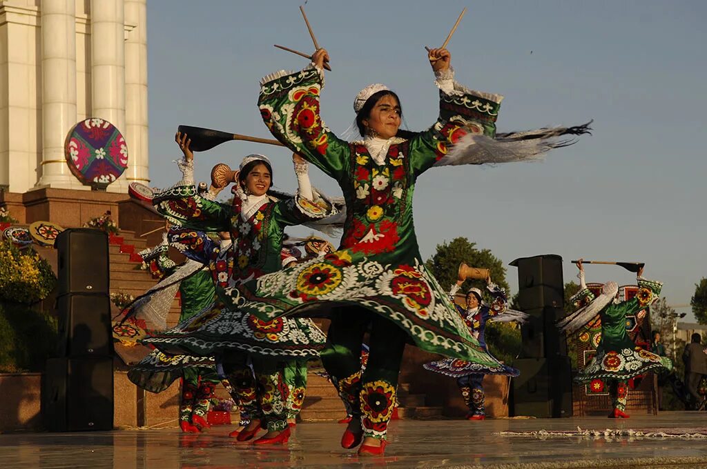Чакан Навруз Таджикистан. Национальный ансамбль Таджикистана. Чакан Таджикистана. Ракс ансамбль Таджикистана. Танцующий таджик