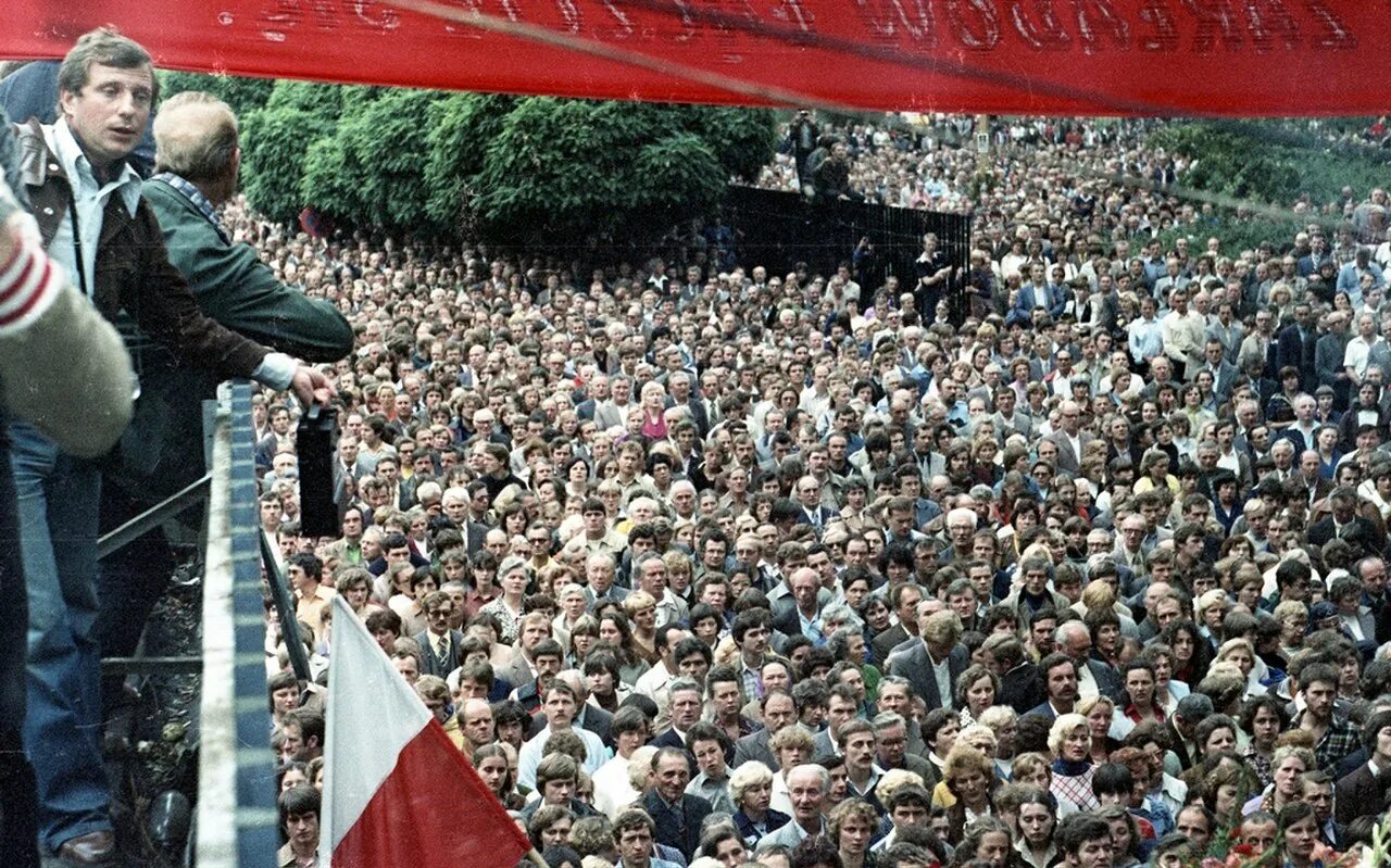 Борьба польского народа. Лех Валенса 1989 революция. Солидарность Польша 1989. Лех Валенса солидарность Польша. Солидарность Польша 1980.