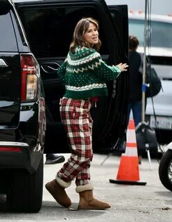 JENNIFER GARNER Arrives at a Set of Her Latest Comedy Movie Family Leave in...