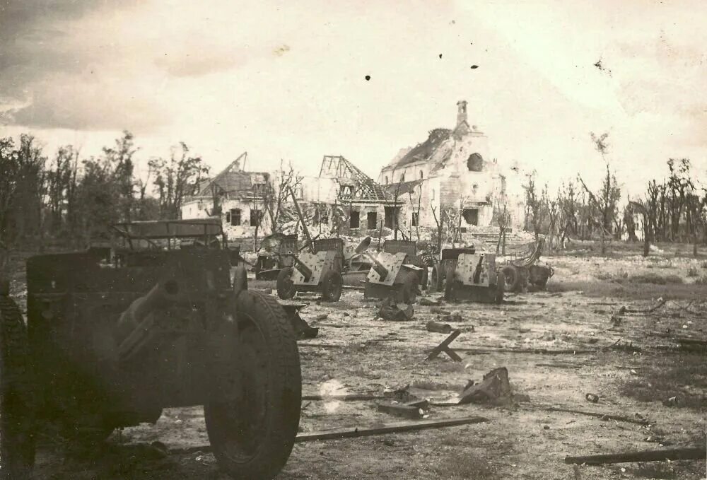 Крепости во время великой отечественной войны. Брест 1941 год. Крепость Брест 1941. Брестская крепость Церковь 1941.