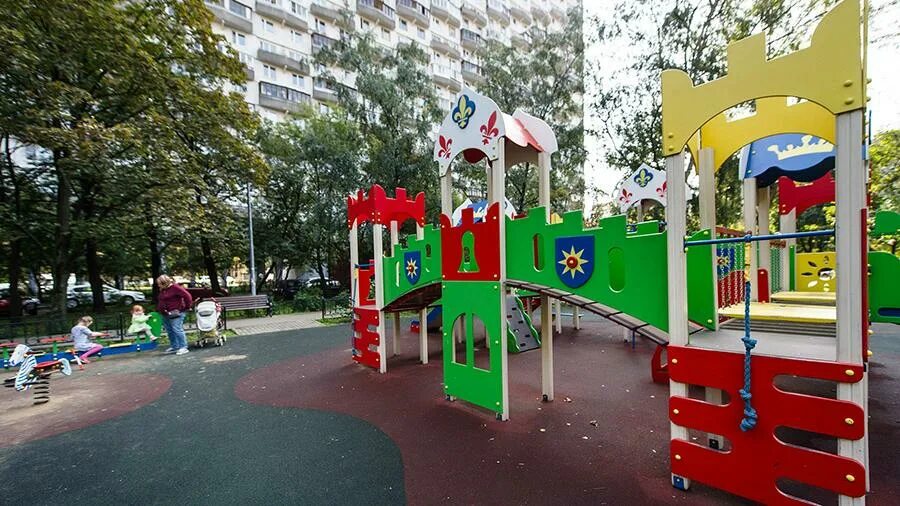 малая ордынка 19 детская площадка. детская площадка дюна москва. большие детские площадки. дети на площадке. детская площадка изумрудный город санкт-петербург.