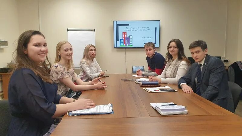 Комитет молодежной политики санкт-петербург. Мдн молодежное. Молодежная комиссия. Председатель комитета по делам молодежи казань. Городской комитет по молодежной политике.
