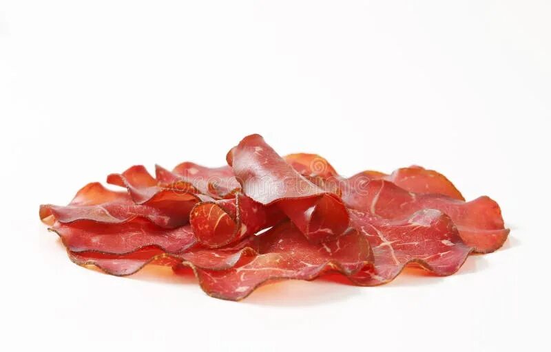 Тонкие куски. Тонкие куски. Meat black. Ломтик бекона на тарелке. Ветчина на белом фоне.
