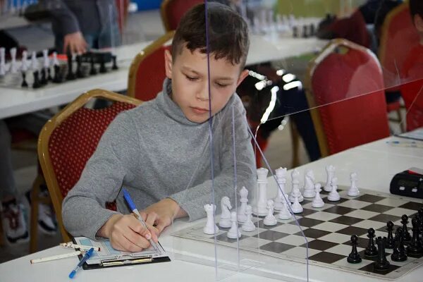 Первенство россии по шахматам до 9 лет. Турнир по шахматам 2022 Барнаул. Бабуев Аюр шахматы.