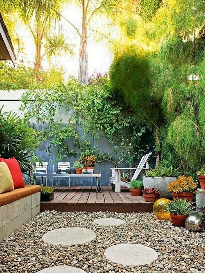 Интерьер сада. Обустройство двора частного дома. Уголок отдыха в саду. Красивые уголки на даче.