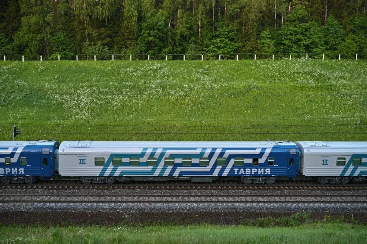 Гранд сервис поезд Таврия. Поезд Гранд сервис экспресс. Поезд в Крым. Поезд Таврия Симферополь.