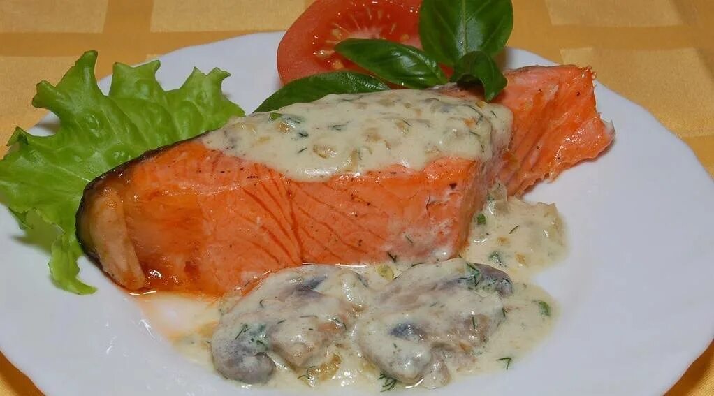 сливочный соус для запекания. горбуша в духовке со сливками и сыром. горбуша в сливочном соусе в духовке.