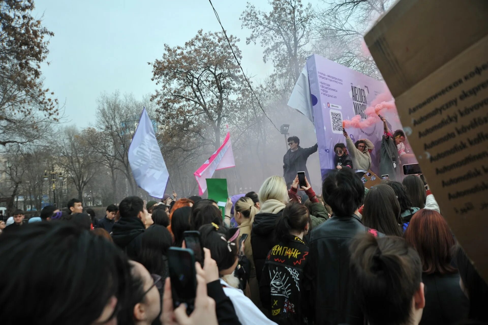 Митинг. Митинг женщин красивых. Митинг жен в москве