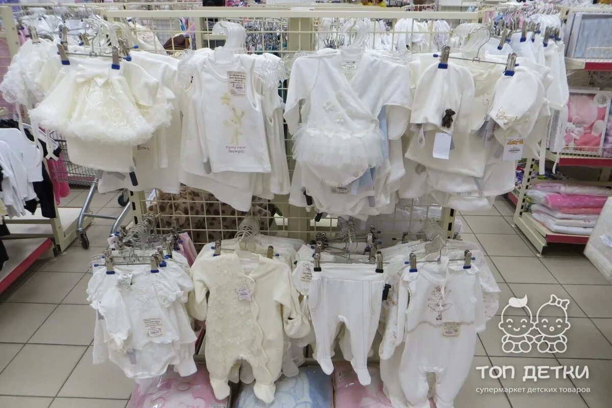 Где в новосибирске можно купить недорогой. Магазин одежды для новорожденных. Одежда для новорожденных. Магазин вещей для новорожденных. Детских магазинов с одеждой для новорожденных.