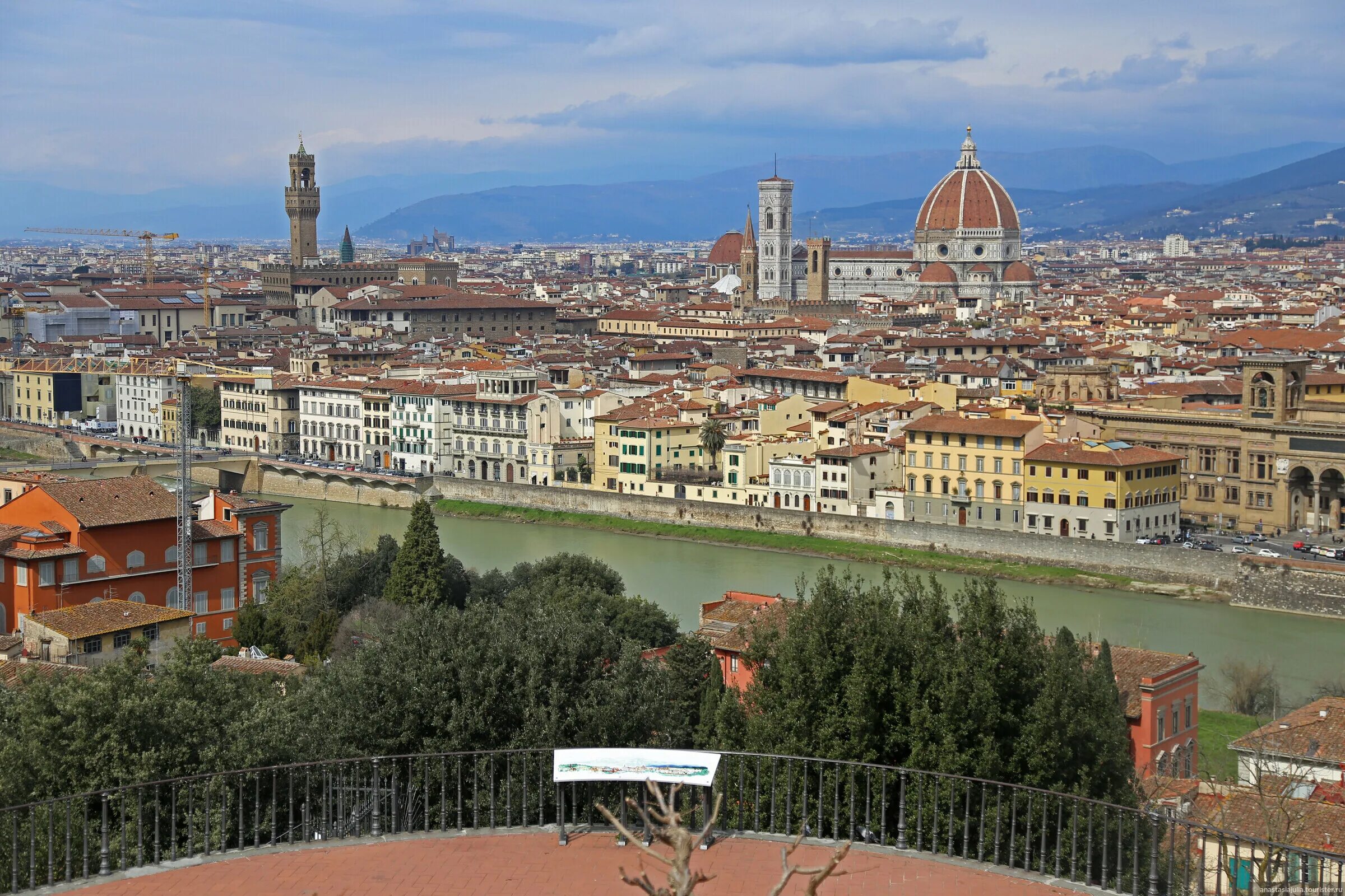 Флорентийская республика. Piazzale Michelangelo во Флоренции. Florence площадь Микеланджело. Смотровая площадка Флоренция Микеланджело. Площадь Микеланджело Флоренция ночью.