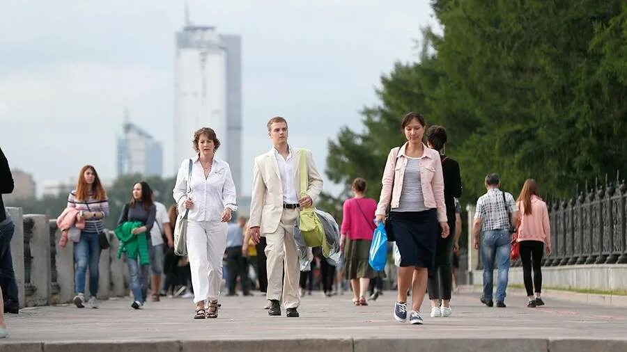 Жители Урала. Лето в городе Москва. Москва июль. Аномальная жара в России фото.