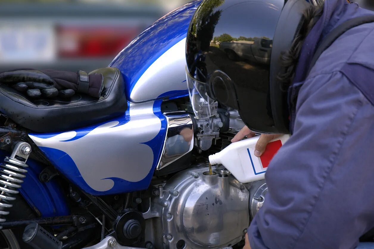 Когда менять масло мопеда. Motorcycle oil. транспортировочное масло в мотоцикле когда менять.