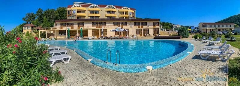 Отель Морской Клуб 3*, Небуг, цены от 4400 руб. 101Hotels.com