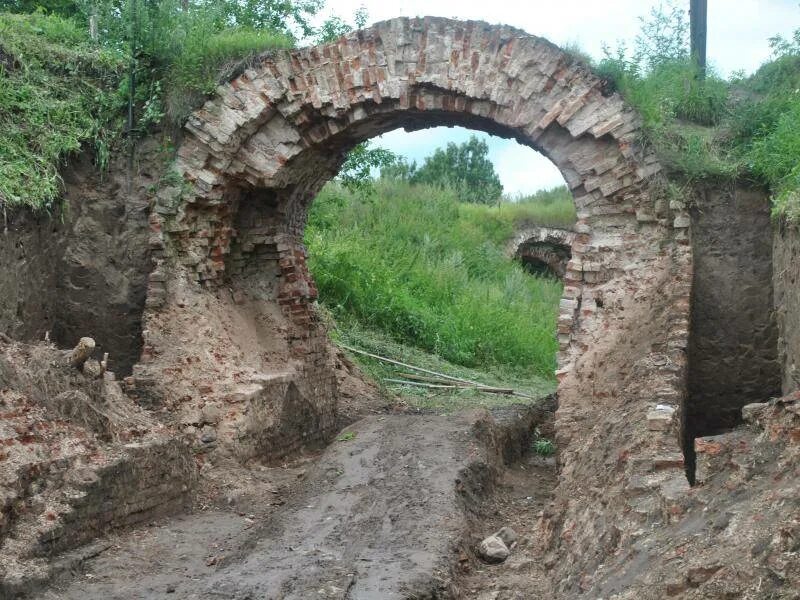 Крепость великие луки. Великолукская крепость Великие Луки. Великие Луки крепость ворота. Великолукская Земляная крепость. Крепостные ворота Великие Луки.