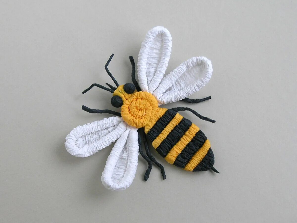 Сделать пчелу своими руками. Гофротрубочки Пчелка. Поделка Пчелка. Пчелка своими руками. Пчела поделка для детей.