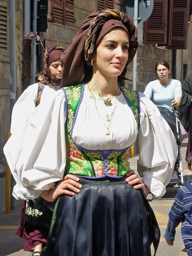Замужняя женщина в италии