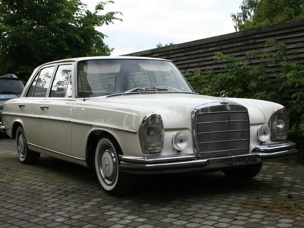 Купить старый мерседес. 1972 Mercedes-Benz s-class w116. Мерседес w116 280s. Мерседес 116. Mercedes Benz s class 1972.