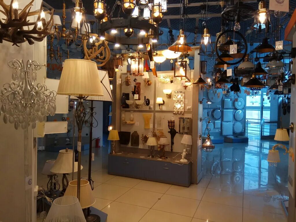 Люстры на бахчиванджи. Реклама магазина люстр. Shop lighting. Lamp shops. Магазин светильников и люстр.