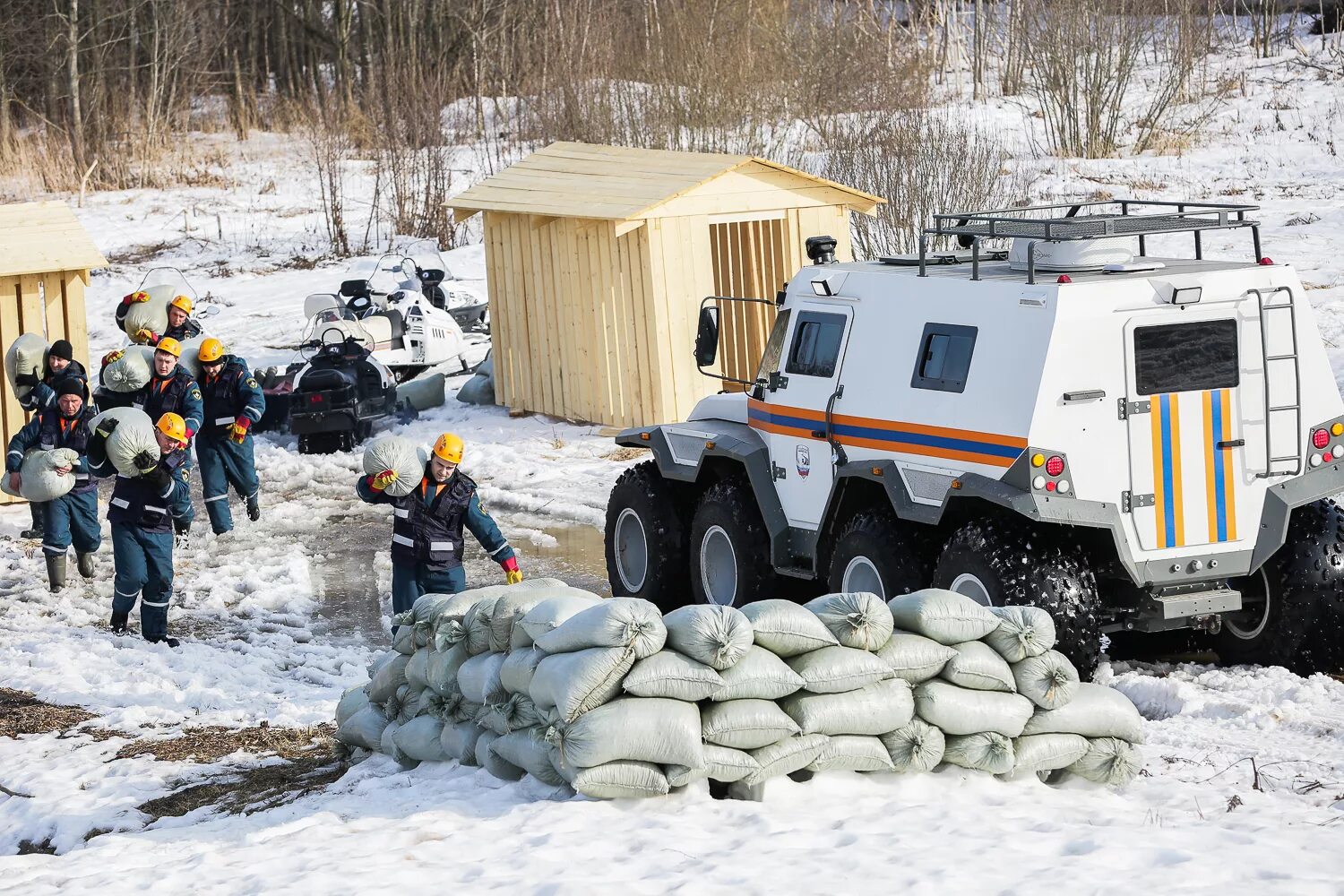 Производство спасательных. Спасательные операции МЧС России. Тактико-специальные учения. Техника для поисково спасательной службы. МЧС ликвидация ЧС.