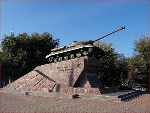 Курская дуга» мемориальный комплекс танк. Танк т-34 на площади дзержинского волгоград. Дзержинский танкист. Памятник танкистам курской битвы. Тракторный завод волгоград танк.