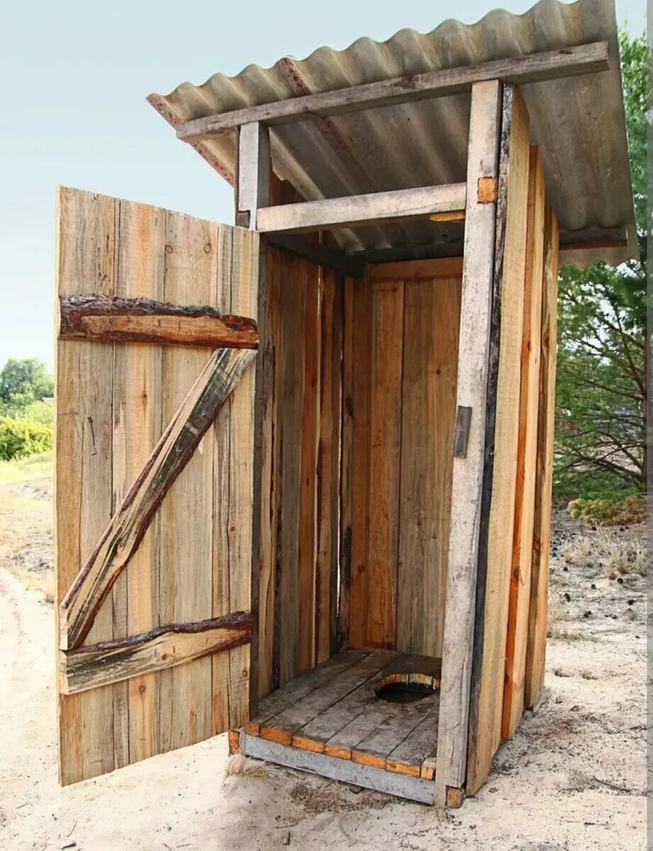 The old out house. Outhouse, Outdoor toilet, Outhouses pictures