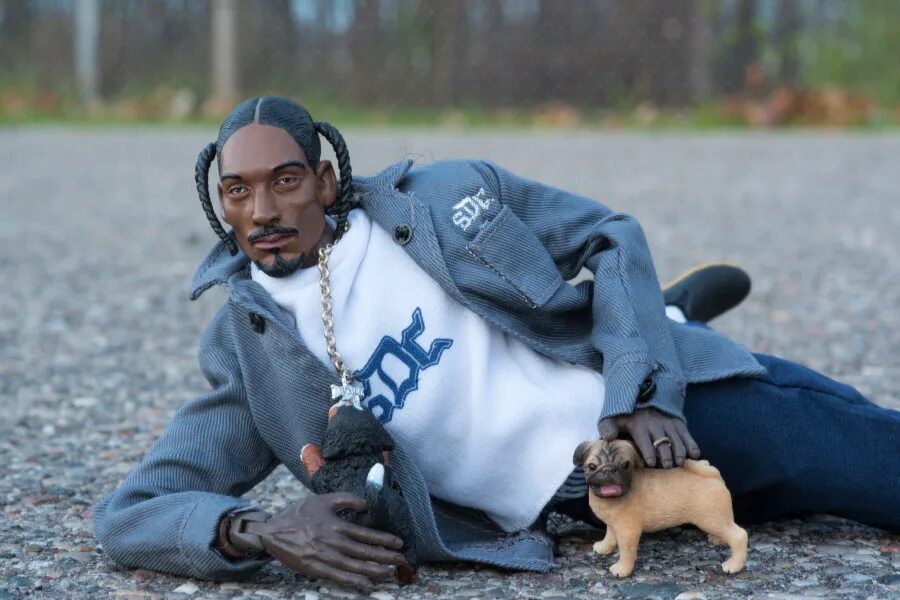 Snoop dogg sensual. Snoop Dogg молодой. Фигурка Snoop Dogg. Снуп дог во весь рост. Снуп дог в полный рост.