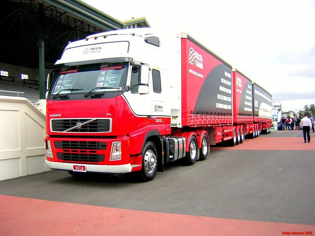 Автопоезд вольво. Volvo FH 700. Поезд Вольво. Фонарь автопоезда Вольво. LZV Trailer.