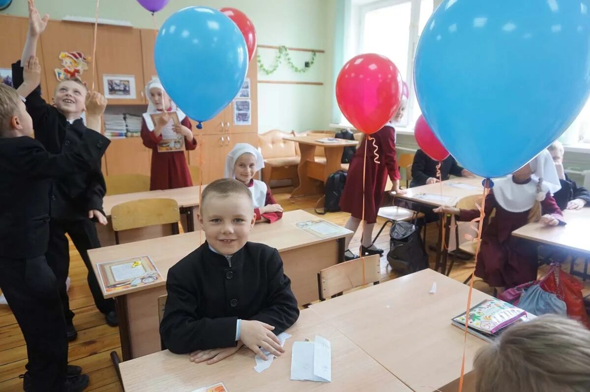 Гнилицкая православная гимназия. Гнилицкая гимназия. Гнилицкая гимназии 2002. Гнилицкая православная гимназия фото.