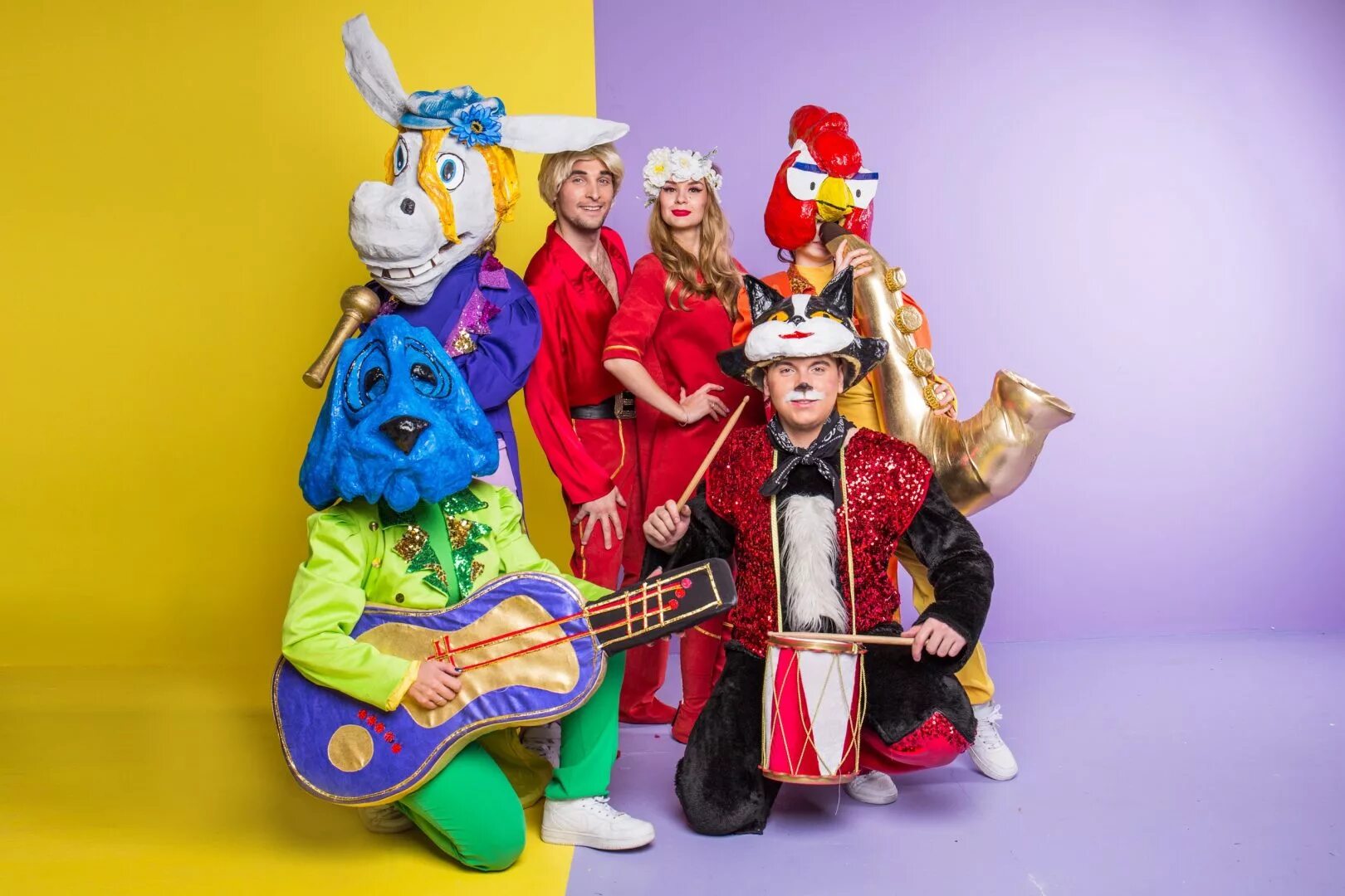 Бременские музыканты аниматоры алматы. Бременские музыканты шоу агентство браво. Бременские музыканты шоу агентство браво. Бременские музыканты костюмы. Аниматор музыкант.