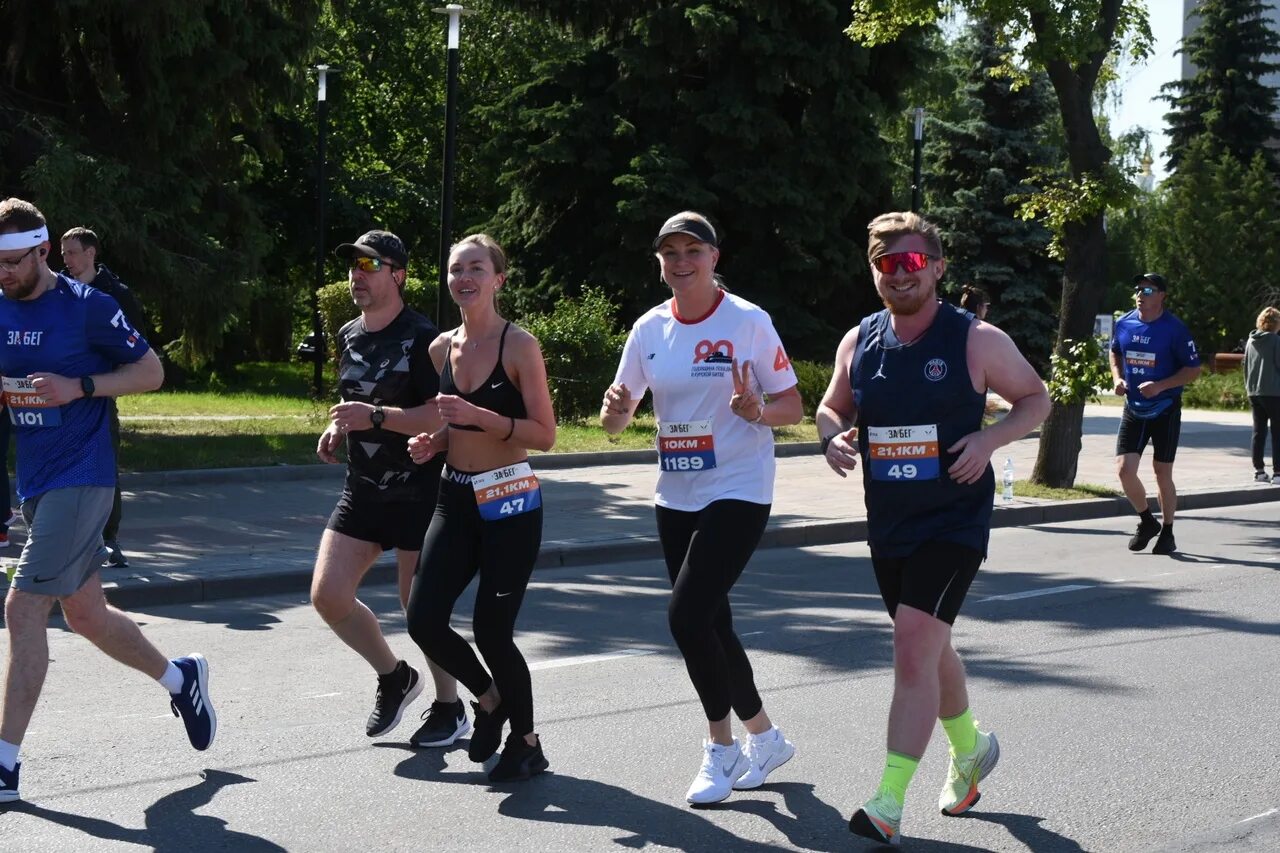 Рф start. Полумарафон в Курске. Забег Курск. Забег фото. Забег РФ красная площадь.