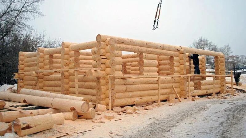 Фронтон сруба. Калибровка бревна в ручную. Присурский пенза сруб. Сруба иванырсинский лесозавод. Бани из сруба пенза.