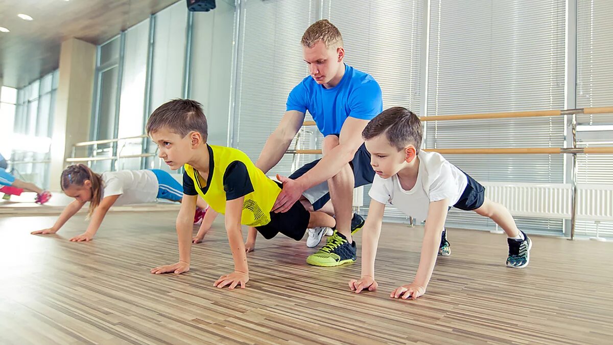 Спортивные занятия. Спортивные занятия для детей. ОФП для детей. Занятие физкультурой и спортом.
