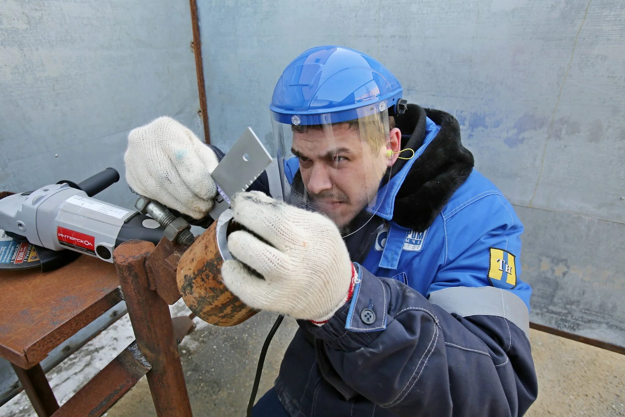 Новости газпрома зарплата. Сварка Газпром. Слесарь Газпром. Лучший слесарь. Слесари КИПИА В Газпром добыча Уренгой.