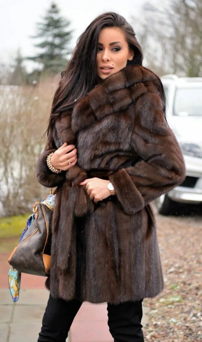 Норковые шубы фасоны 2021 2022. Норковая шуба fur. Bilgins furs шуба. Saga furs норковая шуба коричневая. Норковая шуба fur.