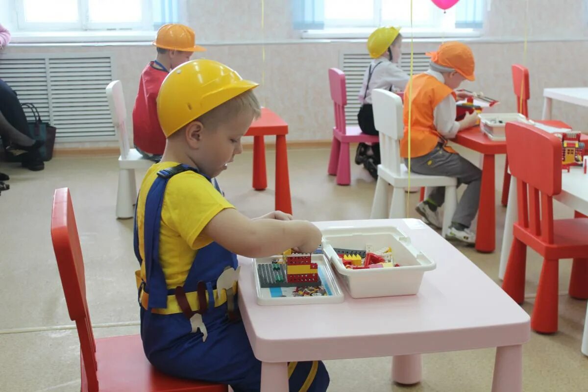 салаты в дошкольных учреждениях. кружок моделирования. конкурс юный мастер для детей дошкольного возраста. конкурс юный мастер для детей дошкольного возраста. каска строителя.