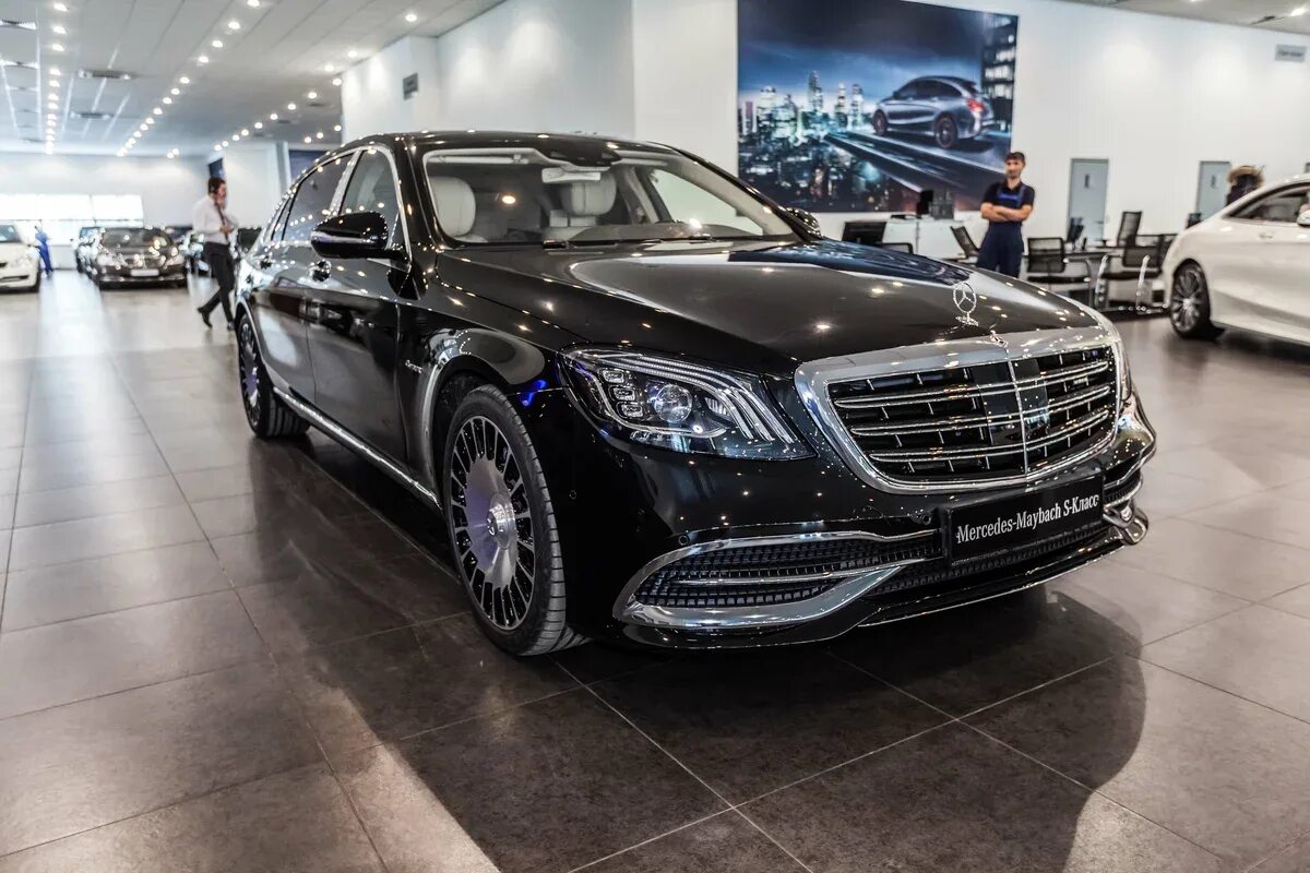 Сколько рублей стоит новый. Mercedes-Benz x222 s600 Maybach. Мерседес 222 Майбах. Mercedes Benz Maybach s600. Мерседес Майбах s560.